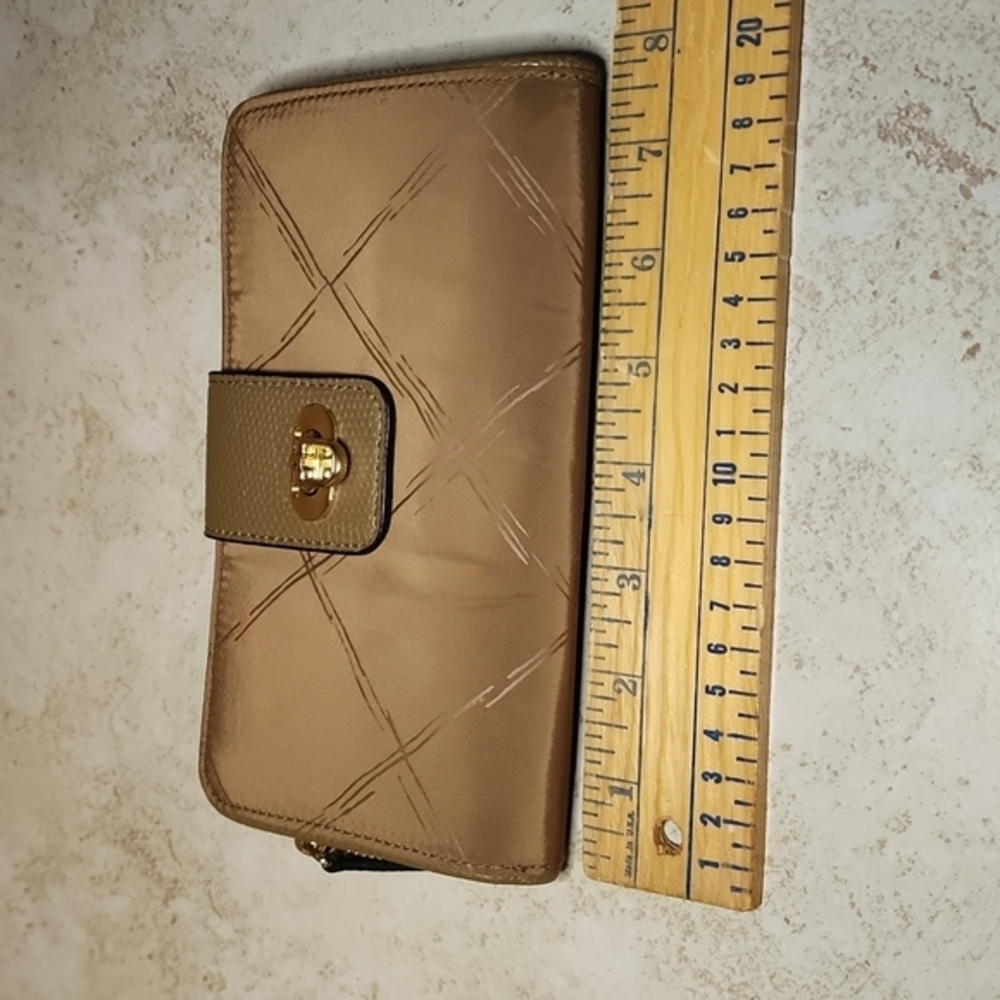 Vera Bradley wallet‎